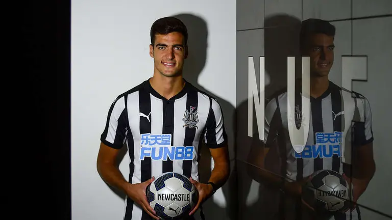 El jugador navarro, Mikel Merino, en su presentación oficial en el Newcastle.