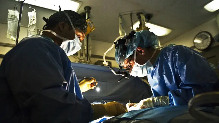 Una mujer china se cambió el rostro con cirugía plástica para escapar de las autoridades