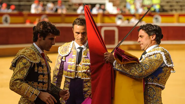 Alternativa de Javier Marín en Tudela con Paquirri de padrino y Juan Bautista de Testigo. MIGUEL OSÉS_16