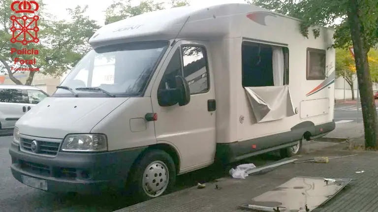 Los daños que presetaba la autocaravana robada en Villava PFORAL