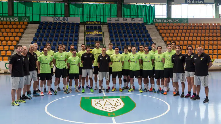 Puesta de corto de Helvetia Anaitasuna para el primer entrenamiento de la temporada 2017-18 (07). IÑIGO ALZUGARAY