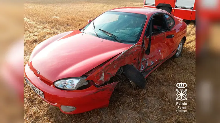 Estado en el que ha quedado el vehículo en el que viajaba la joven de 22 años de Metauten. POLICÍA FORAL