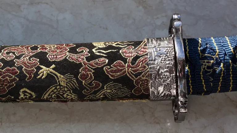 Intenta matar a su mujer con una katana