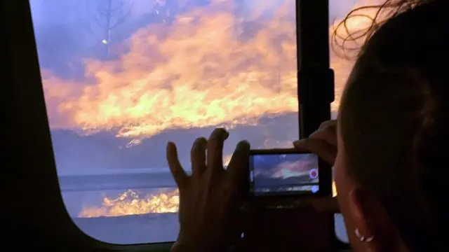 Imagen tomada por Amparo Sánchez durante un momento del incendio.