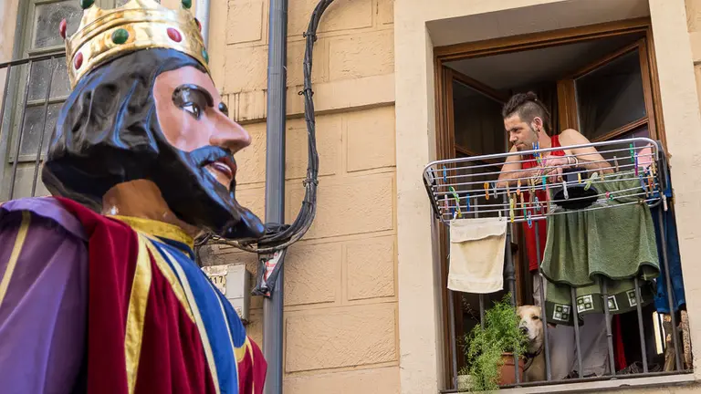 Salida de la comparsa de Gigantes y Cabezudos de Estella (37). IÑIGO ALZUGARAY