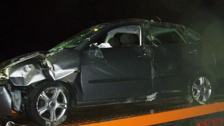 El estado en el que ha quedado el coche siniestrado en Ekai, conducido por un joven que ha dado positivo en drogas POLICÍA FORAL