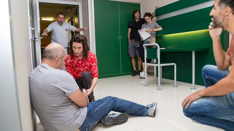 Rodaje de la película de Ibon Cormenzana 'Alegría, tristeza, miedo, rabia', con los actores Roberto Álamo y Manuela Vellés (43). IÑIGO ALZUGARAY