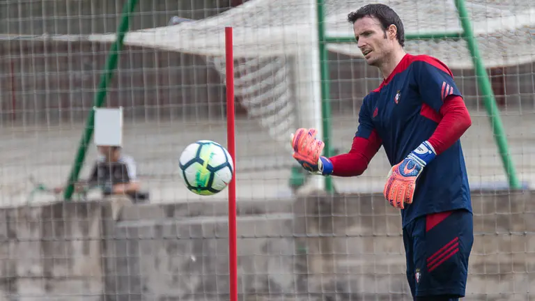 Presentación del portero Manu Herrera como nuevo jugador de Osasuna (7). IÑIGO ALZUGARAY