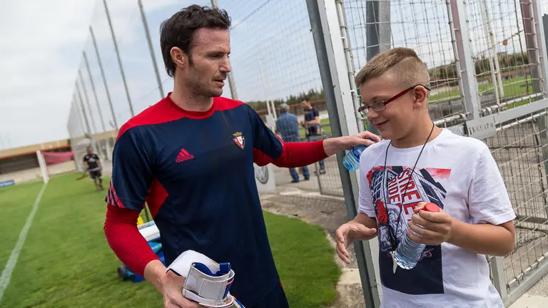 Presentación del portero Manu Herrera como nuevo jugador de Osasuna (12). IÑIGO ALZUGARAY