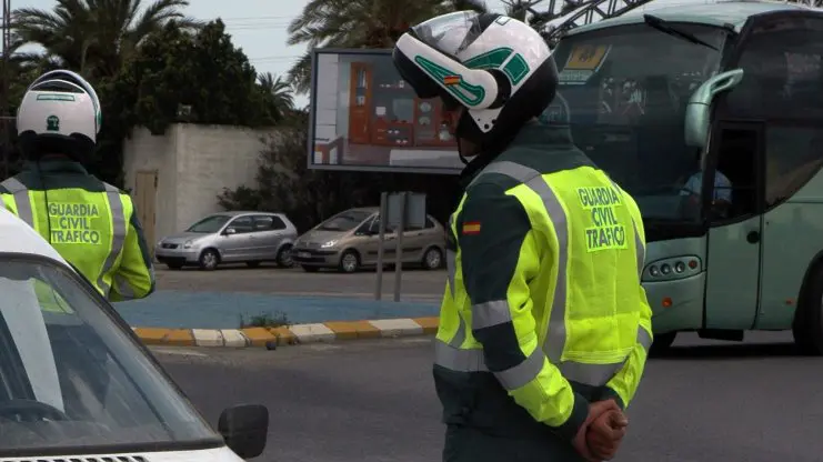 La Guardia Civil en un control de tráfico EFE
