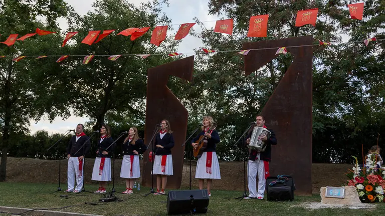 Acto de homenaje en Berriozar en el XVII aniversario del asesinato por ETA del militar Francisco Casanova (39). IÑIGO ALZUGARAY