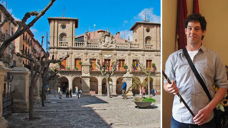 Ayuntamiento de Viana y el alcalde de UPN saliente.