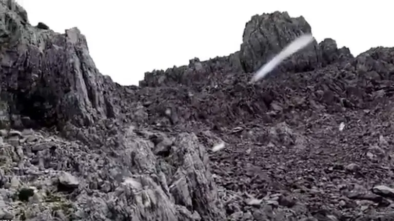 Nieve cayendo sobre los Pirineos navarros en pleno mes de agosto. AEMET
