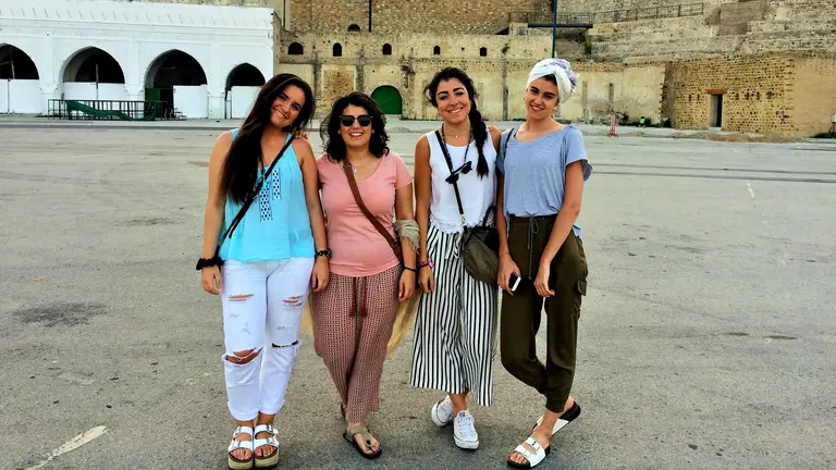 Cuatro de los alumnos de la Universidad de Navarra, en Tánger