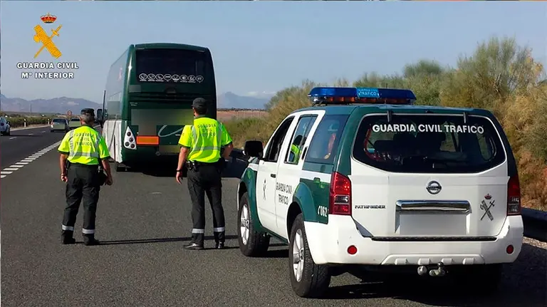 La Benemérita ha inmovilizado el vehículo hasta que otro conductor se ha hecho cargo de este