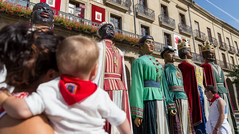 Procesión en fiestas de Tafalla en honor a San Sebastián (4). IÑIGO ALZUGARAY