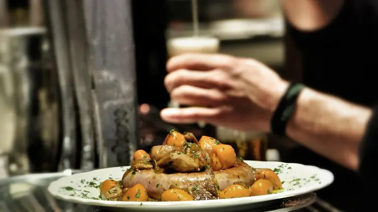Interior de una barra de bar. ARCHIVO