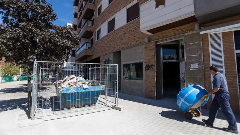 Obras de la hamburguesería TGB, en el antiguo local de la bodega Zugarrondo en la calle Francisco Bergamín de Pamplona (07). IÑIGO ALZUGARAY