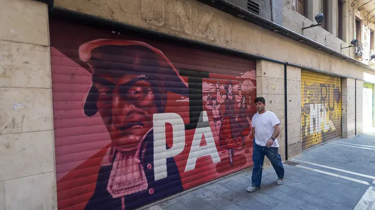 Obras en el antiguo local de Unzu en la calle Mercaderes de Pamplona (01). IÑIGO ALZUGARAY