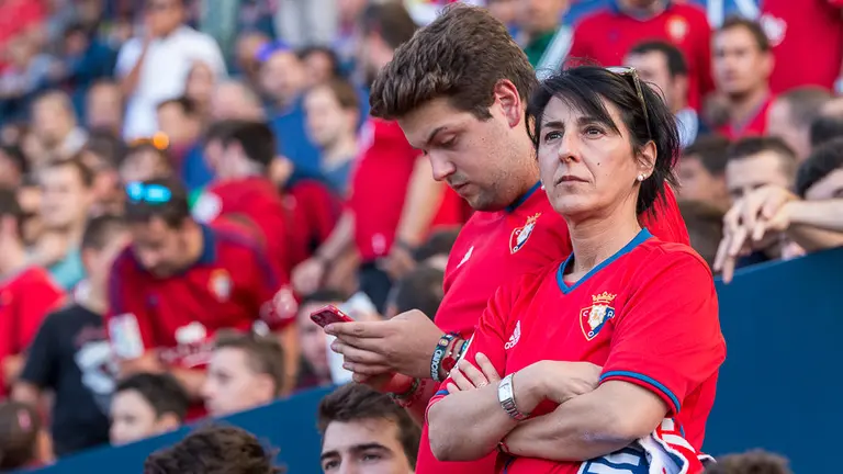 La grada de El Sadar durante el partido de Liga entre Osasuna y Sevilla Atlético (05). IÑIGO ALZUGARAY