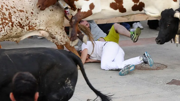 Último encierro de las fiestas de Tafalla de 2017 con las reses de la ganadería Antonio San Román. MIGUEL OSÉS