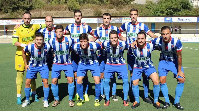 Equipo titular del Izarra ante la R. Sociedad B. Facebook CD Izarra.