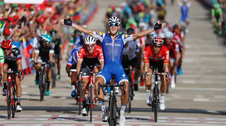 Mateo Trenttin celebra su victoria en Tarragona. Facebook La Vuelta.