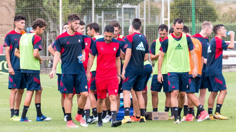 La plantilla de Osasuna prepara en Tajonar el segundo partido de la temporada ante la Cultural Leonesa (34). IÑIGO ALZUGARAY
