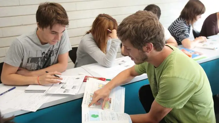 Alumnos en el Centro de Idiomas  durante una clase. UNAV