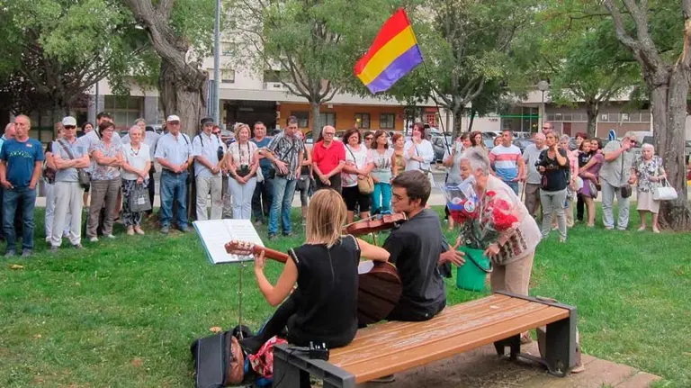Homenaje en el parque donde se ubicaba la antigua cárcel de Pamplona. EP