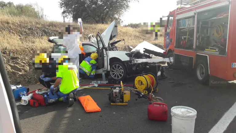 Imagen del grave accidente en el que perdió la vida el joven Javier Sánchez Lete, vecino de Cabanillas, en Badajoz CRUZ ROJA