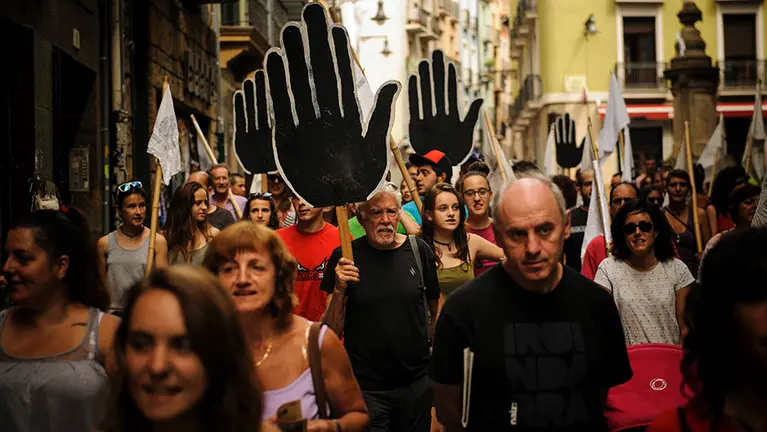 Manifestación convocada por la plataforma Harrera Aurrera para reivindicar una politica de acogida real. MIGUEL OSÉS_2