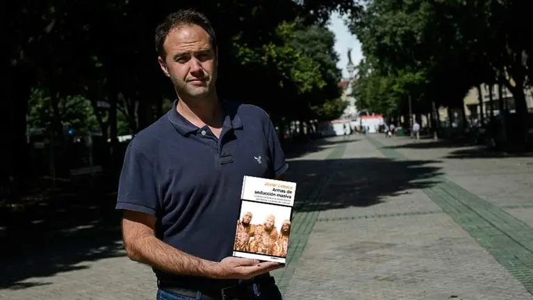 Entrevista con el experto navarro Javier Lesaca sobre su libro sobre el estado Islámico. PABLO LASAOSA