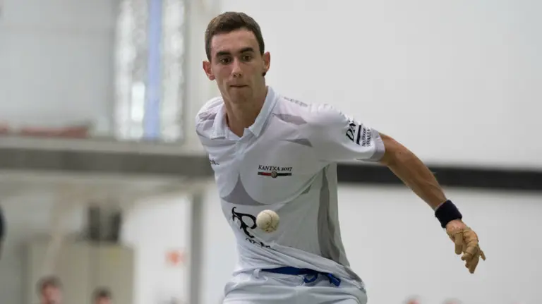 Pelota en el frontón de Oteiza de la Solana.