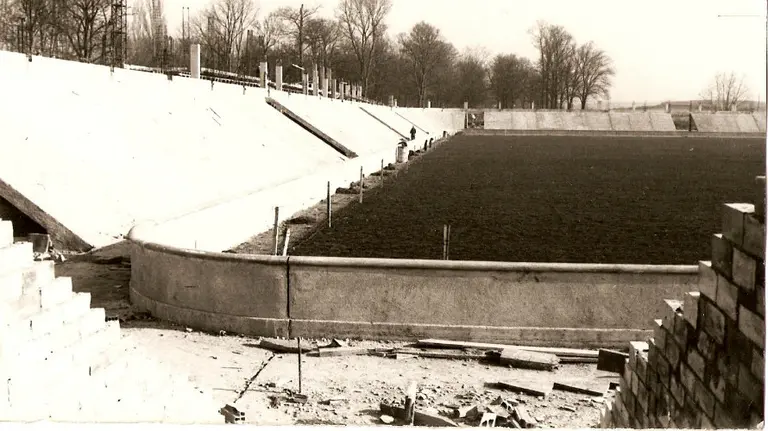 Construcción del estadio de El Sadar.