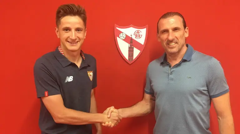 Miguel Olavide ya está en Sevilla. Foto web Sevilla CF.