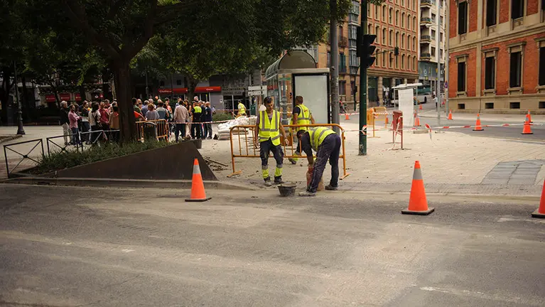 Visita institucional organizada por el ayuntamiento para inspeccionar las obras del Plan para la Amabilizacion del Centro. MIGUEL OSÉS_10