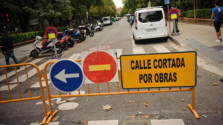 Visita institucional organizada por el ayuntamiento para inspeccionar las obras del Plan para la Amabilizacion del Centro. MIGUEL OSÉS_18