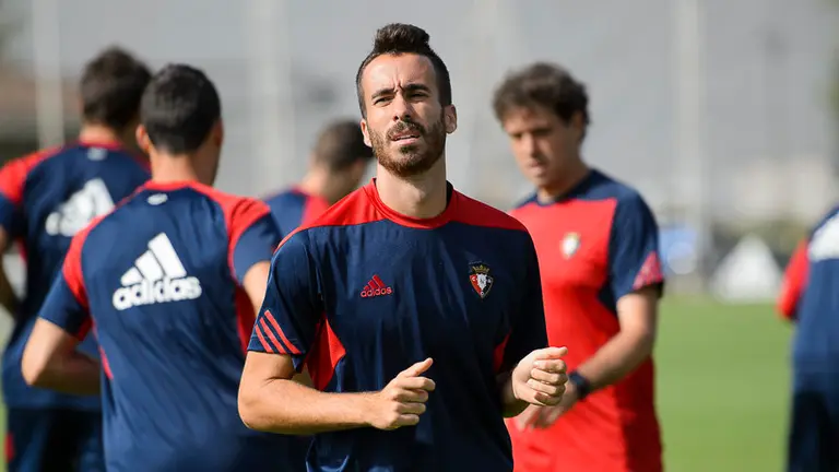 Sebas Coris en un entrenamiento de Osasuna en Tajonar. PABLO LASAOSA 07