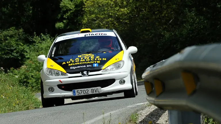 Automovilismo en Puente la Reina. cedida.