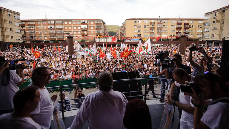 Chupinazo de las fiestas de Berriozar de 2017 MIGUEL OSÉS_13