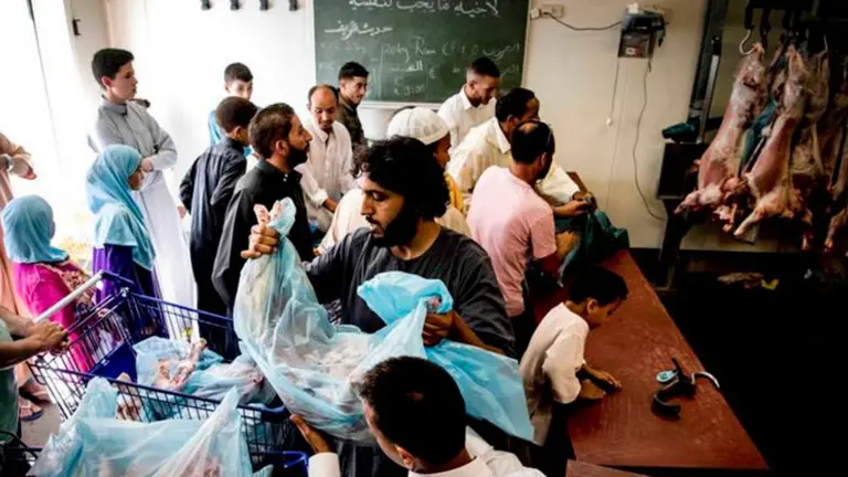 Un grupo de musulmanes durante la celebración de la Fiesta del Cordero EFE