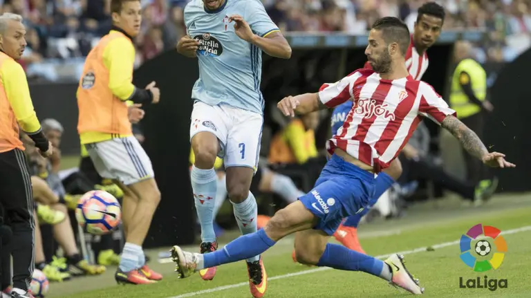 Lillo en acción con el Sporting. La Liga.