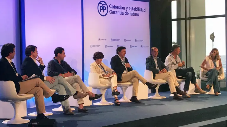 Ana Beltrán, presidenta del PP de Navarra, durante su intervención ante el resto de miembros del Partido Popular.