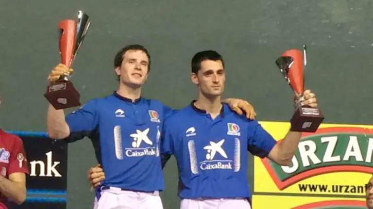 Artola y Albisu con sus trofeos. Foto Asegarce.