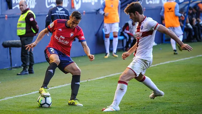 Partido entre Osasuna y Huesca en la celebración del 50 aniversario de El Sadar. MIGUEL OSÉS (22)