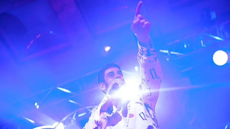 Melendi en concierto llena el Pabellón Anaitasuna. MIGUEL OSÉS_3