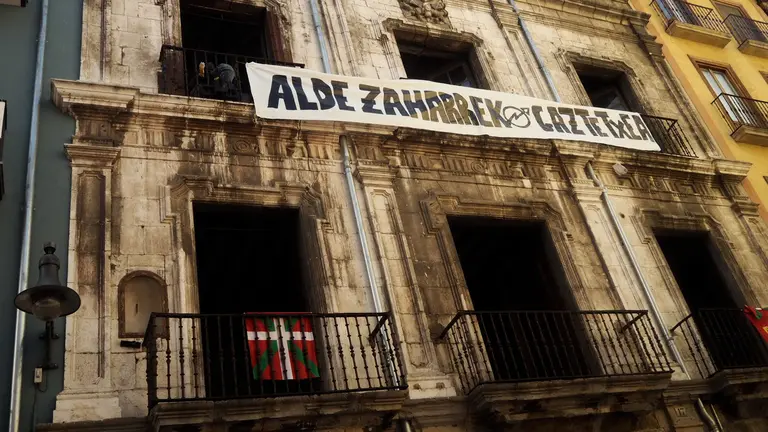 El Palacio del Marqués de Rozalejo en Pamplona &#39;okupado&#39; este domingo 3 de septiembre. NAVARRA.COM