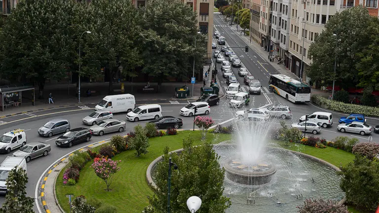 Atascos en el centro de Pamplona. PABLO LASAOSA 04