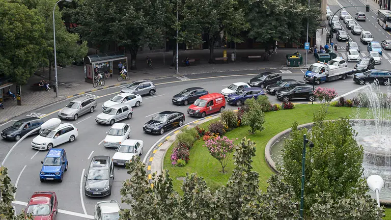 Atascos en el centro de Pamplona. PABLO LASAOSA 05